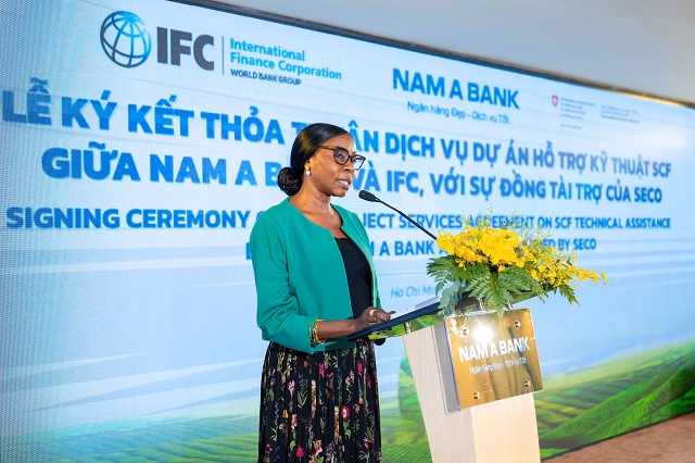 Bà Christina Ongoma - Giám đốc Khu vực, Khối Định chế Tài chính – Phát triển thị trường và Tư vấn, khu vực Đông Á & Thái Bình Dương của IFC phát biểu tại chương trình.