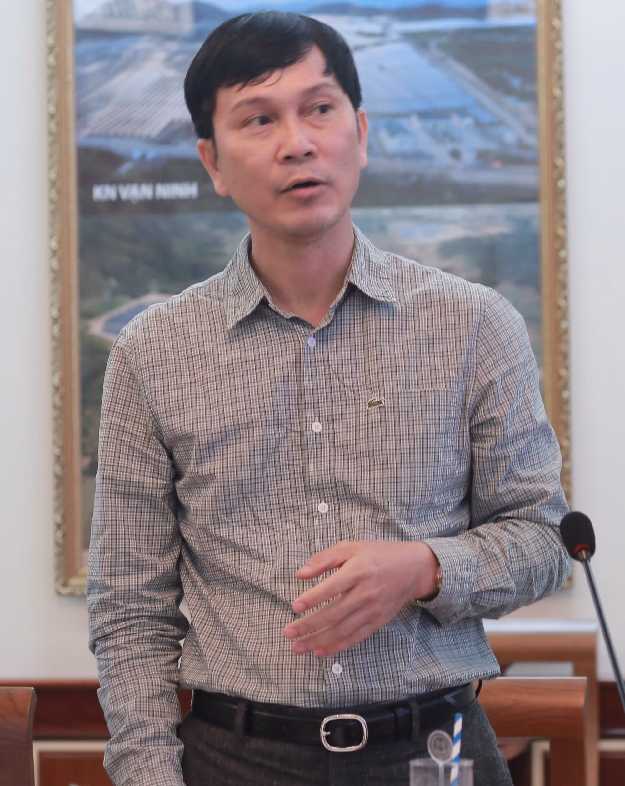 Ông Lý Thành Tâm (trái) và ông Trần Ngọc Lâm - đại diện báo Tiền Phong - chia sẻ về ý nghĩa, quy mô của giải đấu.