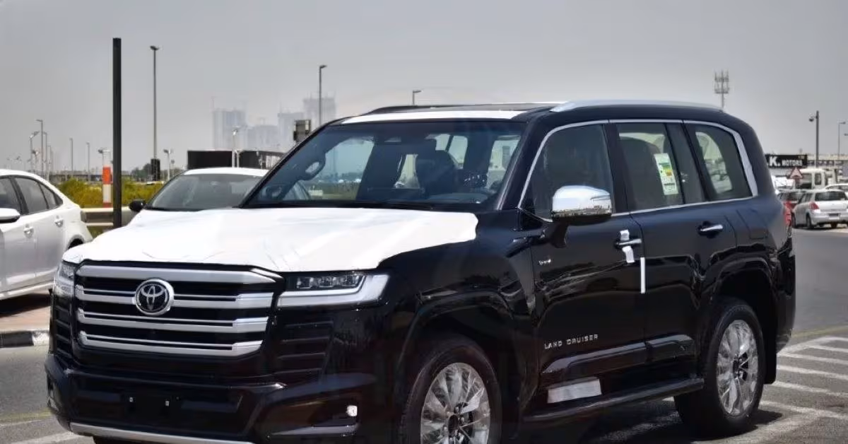 Toyota Land Cruiser hybrid sắp về Việt Nam, liệu có bán chênh giá nửa tỷ đồng?